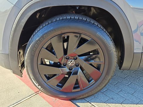 Certified 2025 Volkswagen Atlas SE w/ Panoramic Sunroof Package image 5