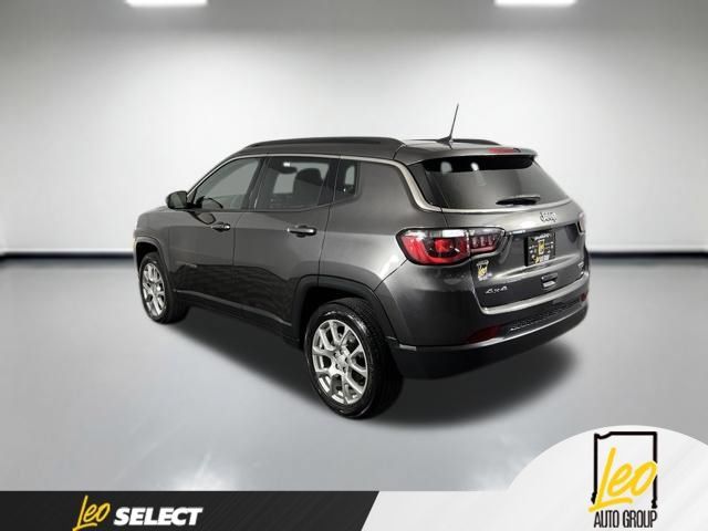 Used 2023 Jeep Compass Latitude w/ Sun and Sound Group AWD/4WD image 4