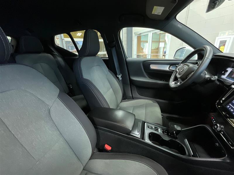 Used 2023 Volvo XC40 B5 Core AWD/4WD image 28