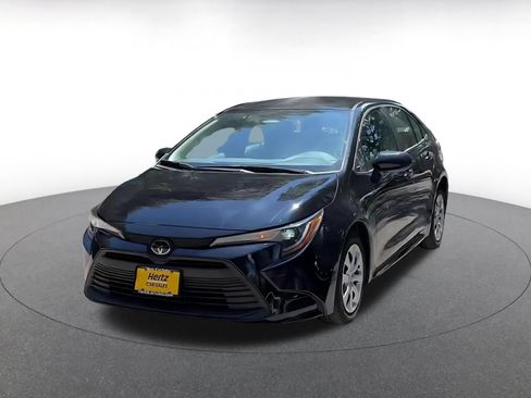 Used 2025 Toyota Corolla LE FWD image 4