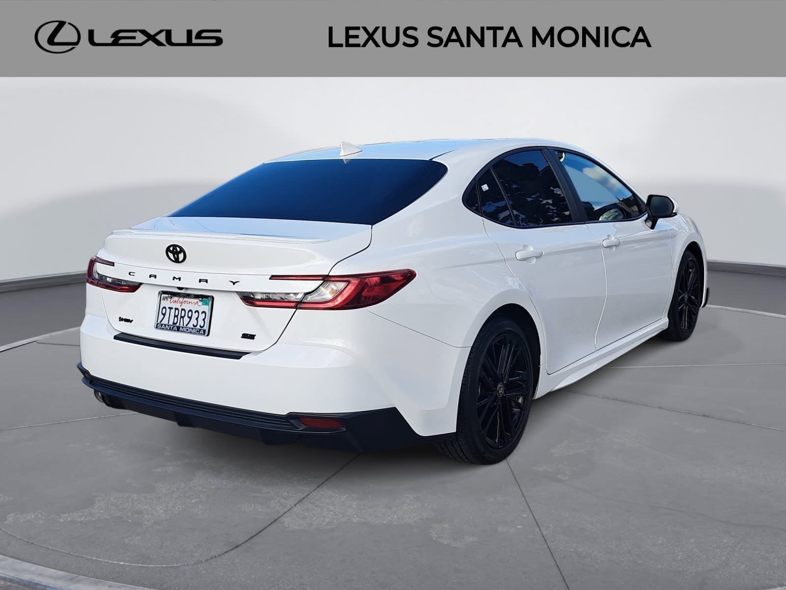 Used 2025 Toyota Camry SE w/ Convenience Package FWD image 5