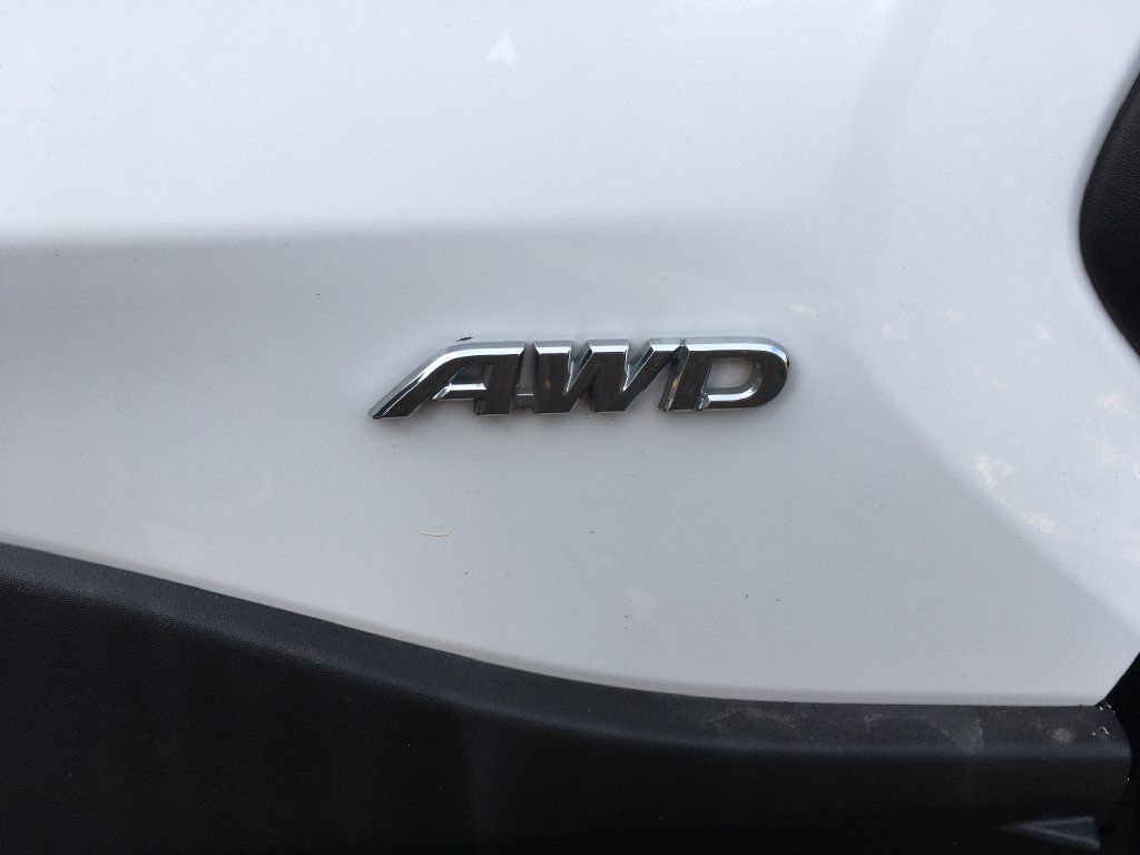 Used 2025 Toyota RAV4 XLE AWD/4WD image 9