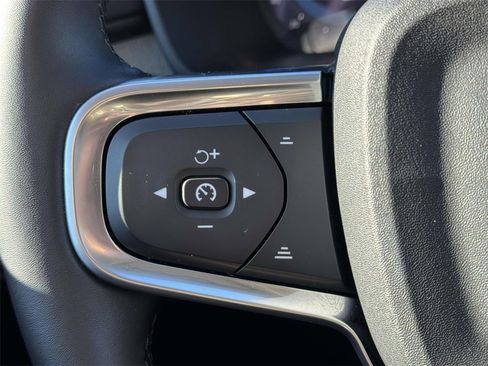 Certified 2025 Volvo XC40 B5 Plus image 19