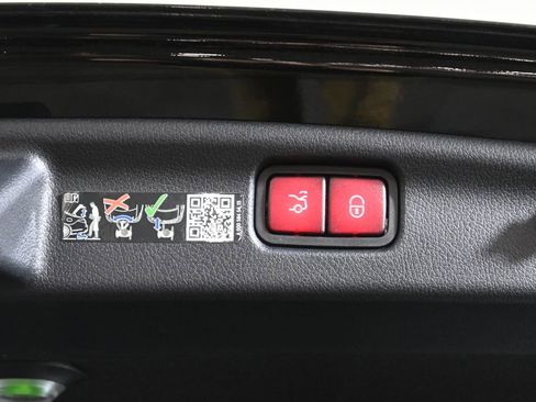 Certified 2025 Mercedes-Benz C 300 4MATIC Sedan image 34