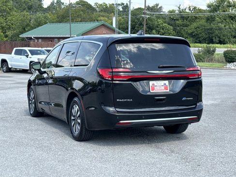 Used 2024 Chrysler Pacifica Limited FWD image 7