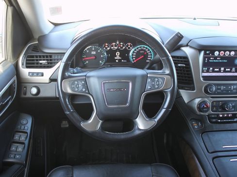 Used 2019 GMC Yukon XL Denali image 11