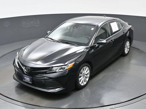Used 2020 Toyota Camry LE FWD image 32