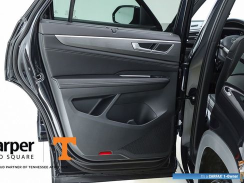 Used 2025 Volkswagen Atlas Cross Sport SE w/ Panoramic Sunroof Package image 17