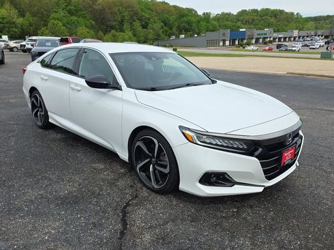 Used 2022 Honda Accord Sport image 2