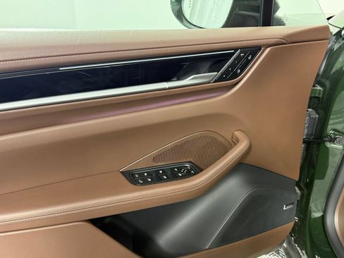 Certified 2025 Porsche Macan 4S Electric AWD/4WD image 13