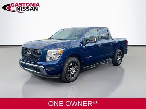 Used 2024 Nissan Titan SV w/ SV Convenience Package image 3
