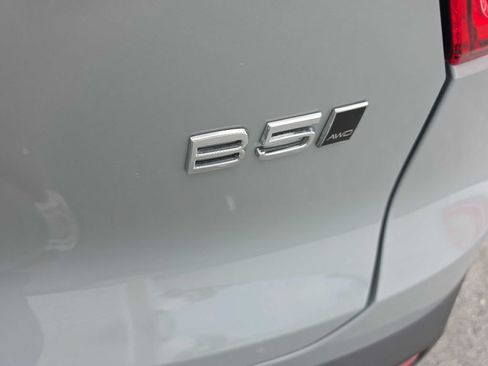 Used 2024 Volvo XC40 B5 Plus w/ Climate Package AWD/4WD image 8