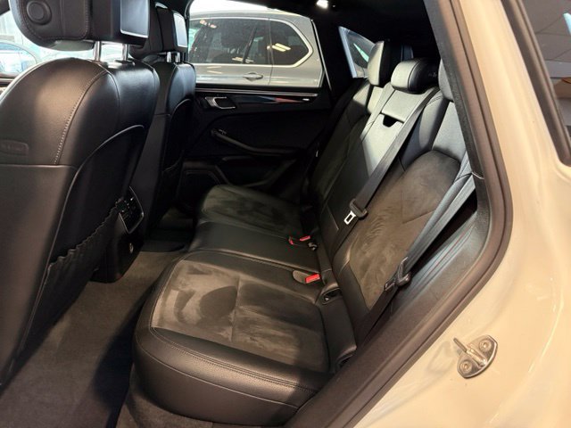 Used 2018 Porsche Macan AWD/4WD image 21