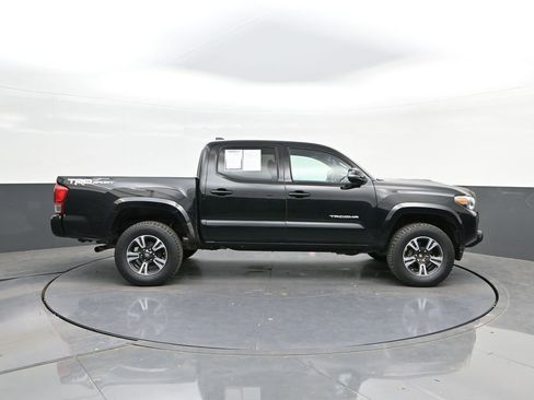 Used 2017 Toyota Tacoma TRD Sport w/ Tow Package image 24