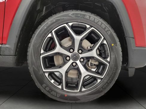 Used 2025 Jeep Compass Limited AWD/4WD image 3