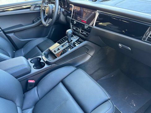 Certified 2026 Porsche Macan AWD/4WD image 18