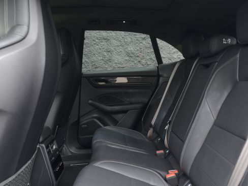 Certified 2025 Porsche Macan Turbo Electric AWD/4WD image 30