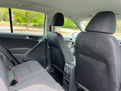 Used 2017 Volkswagen Tiguan Limited w/ Premium Package image 18