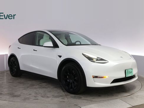 Used 2023 Tesla Model Y Long Range AWD/4WD image 13