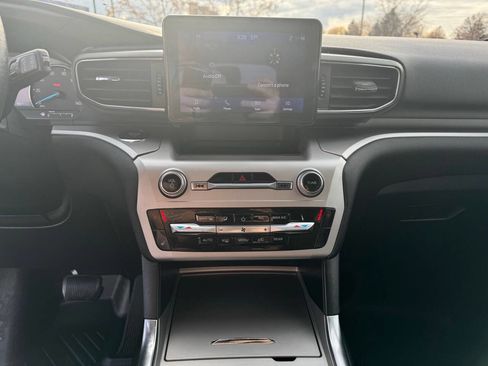 Used 2022 Ford Explorer XLT w/ Equipment Group 202A image 21