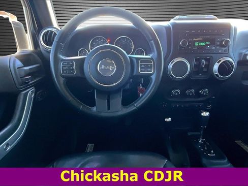 Used 2017 Jeep Wrangler Unlimited Rubicon w/ Connectivity Group image 8