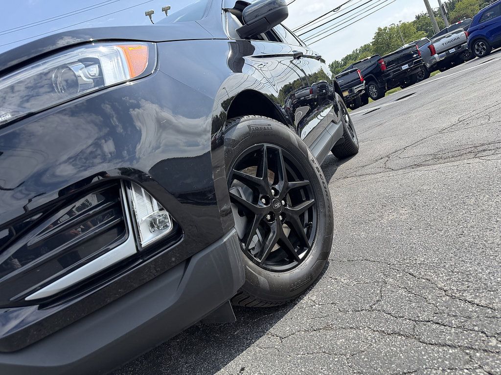 Certified 2023 Ford Edge SEL w/ Convenience Package AWD/4WD image 3
