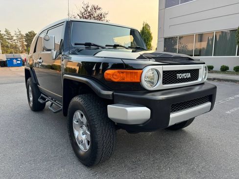 Used 2010 Toyota FJ Cruiser 4WD image 2