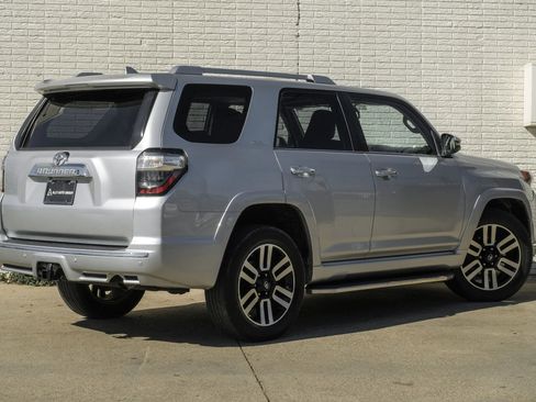 Used 2016 Toyota 4Runner Limited image 8