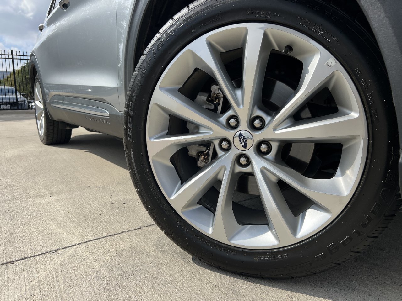 Used 2022 Ford Explorer Platinum w/ Equipment Group 601A RWD image 6