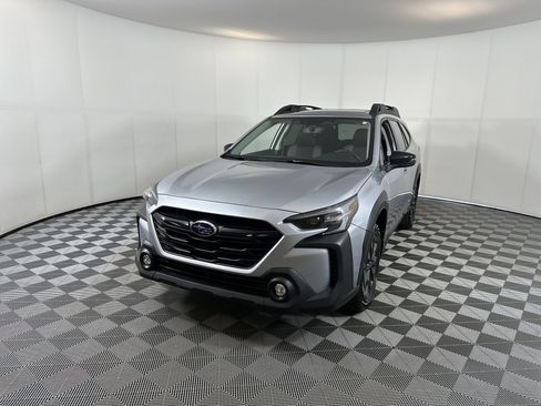 Used 2025 Subaru Outback Onyx Edition image 2