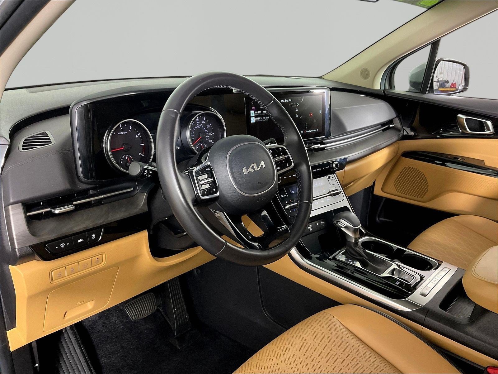 Used 2024 Kia Carnival EX FWD image 17