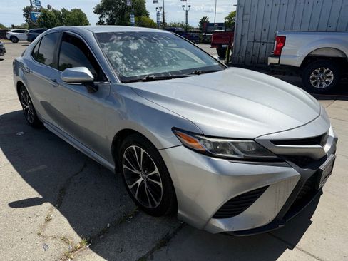 Used 2019 Toyota Camry SE w/ Convenience Package image 7