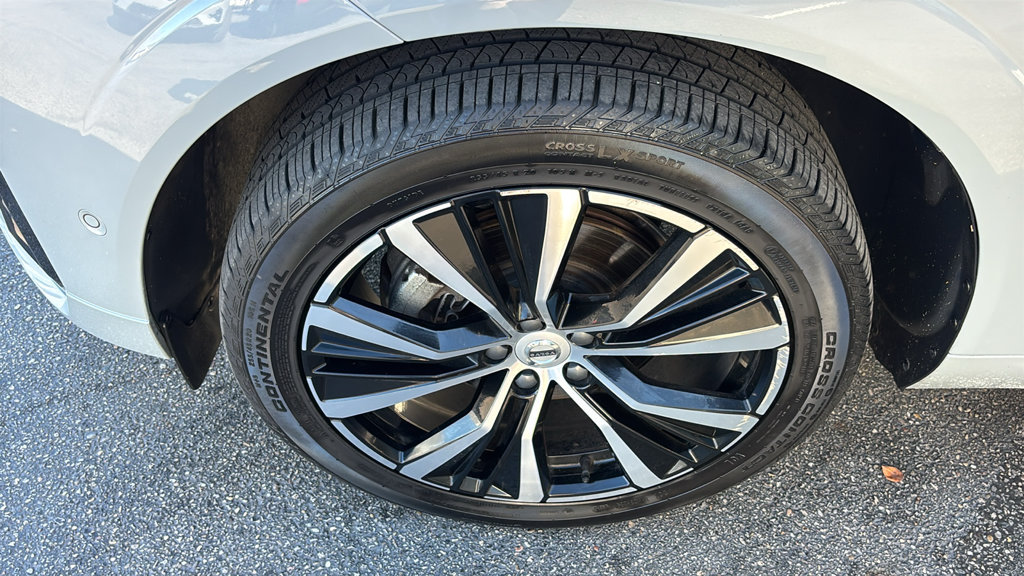 Certified 2025 Volvo XC60 B5 Plus w/ Climate Package AWD/4WD image 32