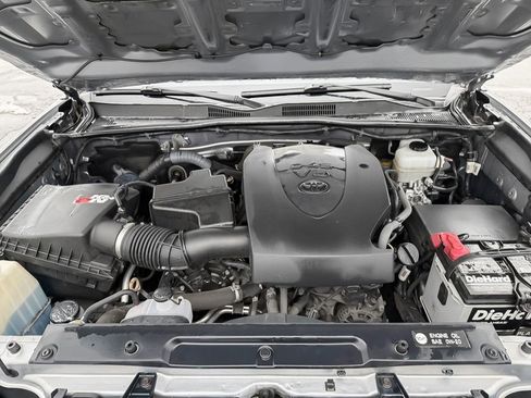 Used 2016 Toyota Tacoma TRD Off-Road w/ Towing Package image 30