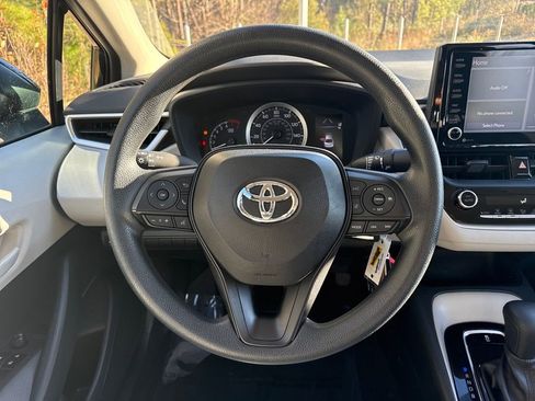 Used 2022 Toyota Corolla LE image 18