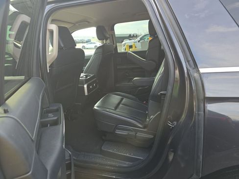 Used 2024 Ford Expedition Max XLT image 3