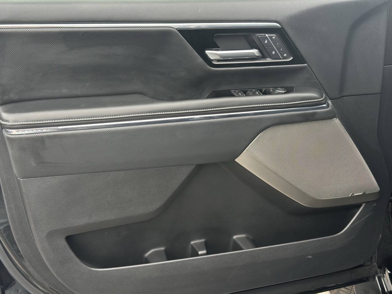Used 2025 GMC Sierra EV Denali AWD/4WD image 9