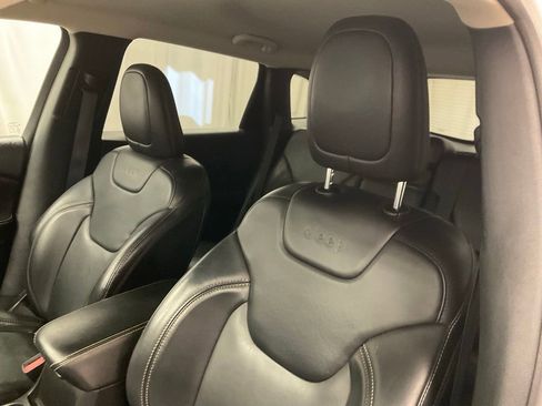 Used 2018 Jeep Cherokee Limited AWD/4WD image 16