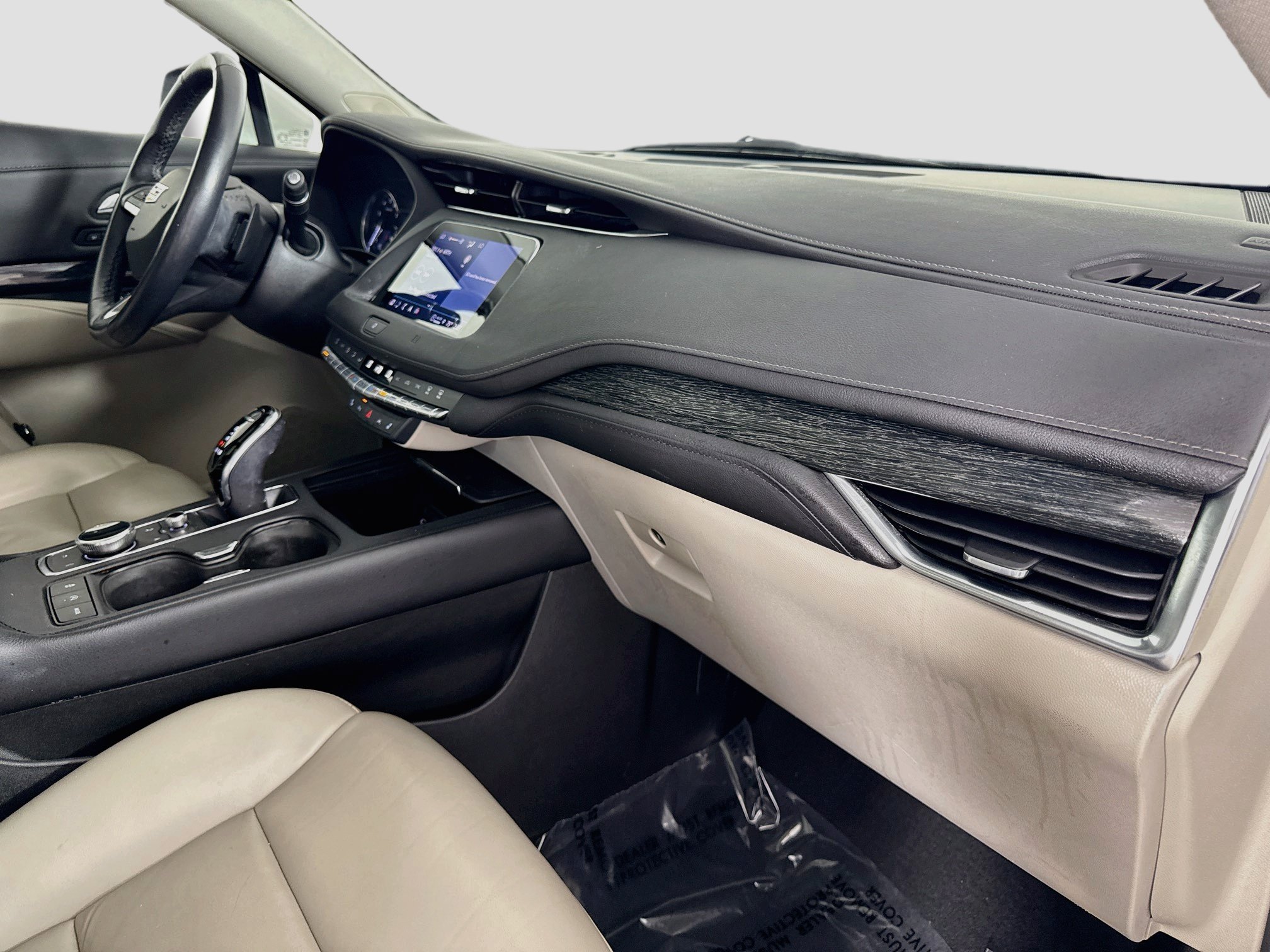 Used 2021 Cadillac XT4 Premium Luxury w/ Cold Weather Package FWD image 32