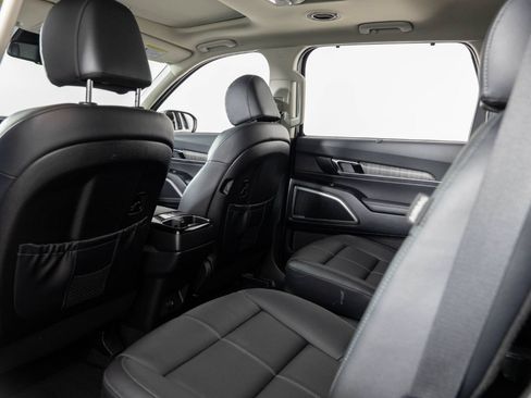 Used 2024 Kia Telluride EX w/ EX Captain's Chair Package AWD/4WD image 19