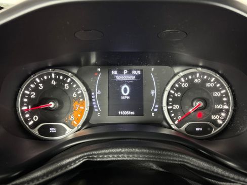 Used 2018 Jeep Renegade Latitude FWD image 20