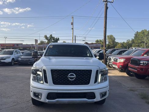 Used 2018 Nissan Titan PRO-4X AWD/4WD image 5