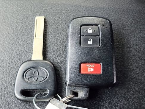 Used 2018 Toyota Tacoma TRD Off-Road AWD/4WD image 35
