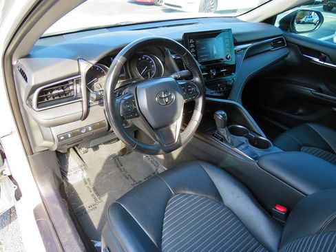 Used 2022 Toyota Camry SE w/ Carpet Mat Package (TMS) image 12