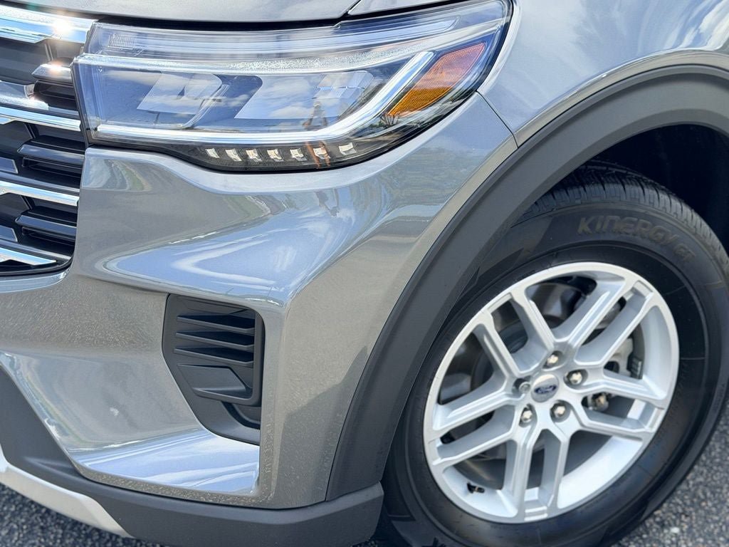 New 2026 Ford Explorer Active RWD image 3