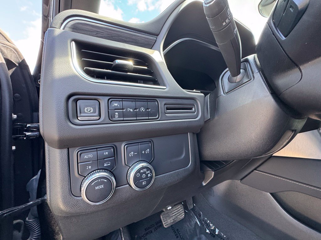 Used 2024 GMC Yukon XL SLT AWD/4WD image 19