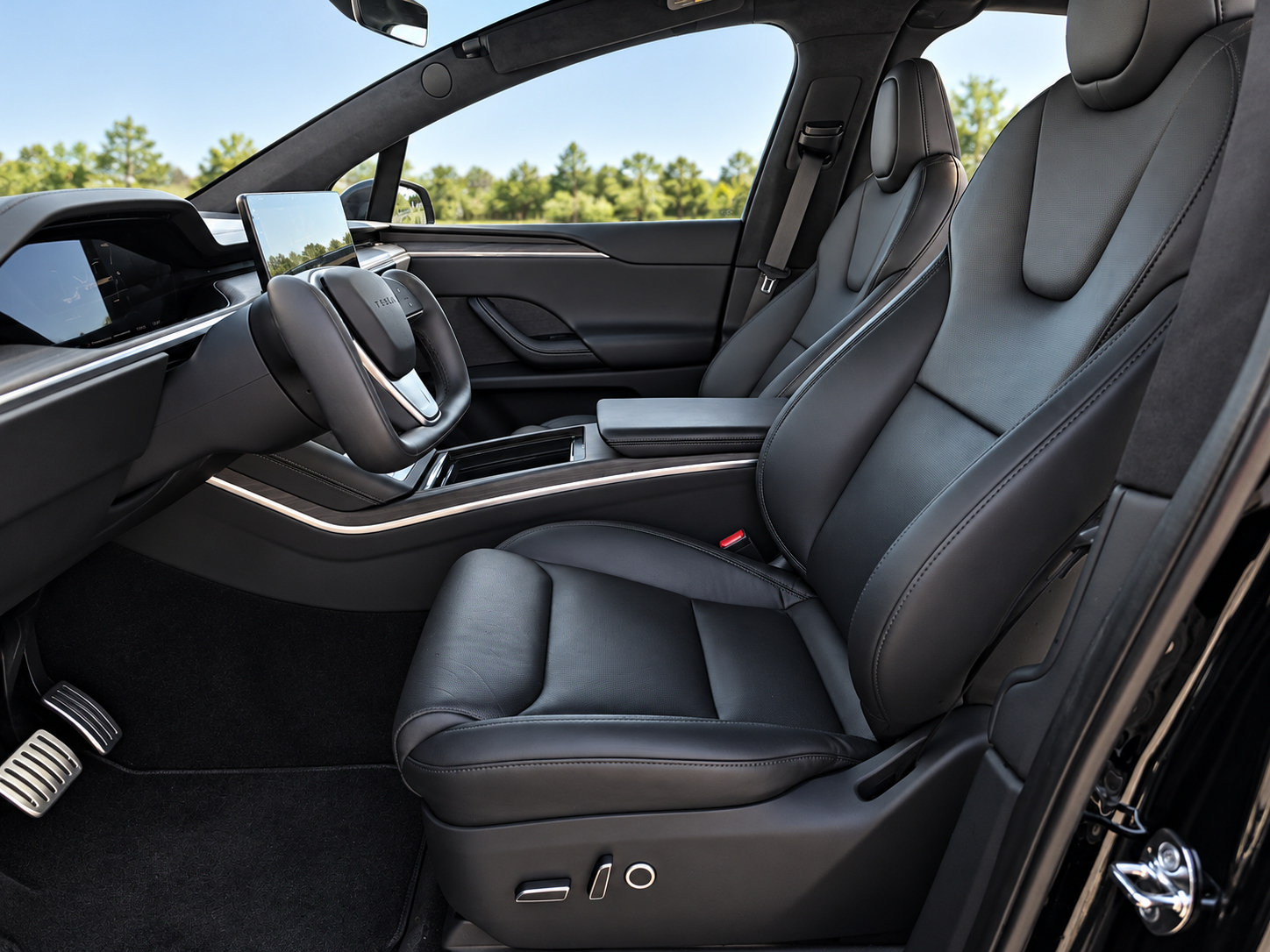 Used 2023 Tesla Model X AWD/4WD image 5