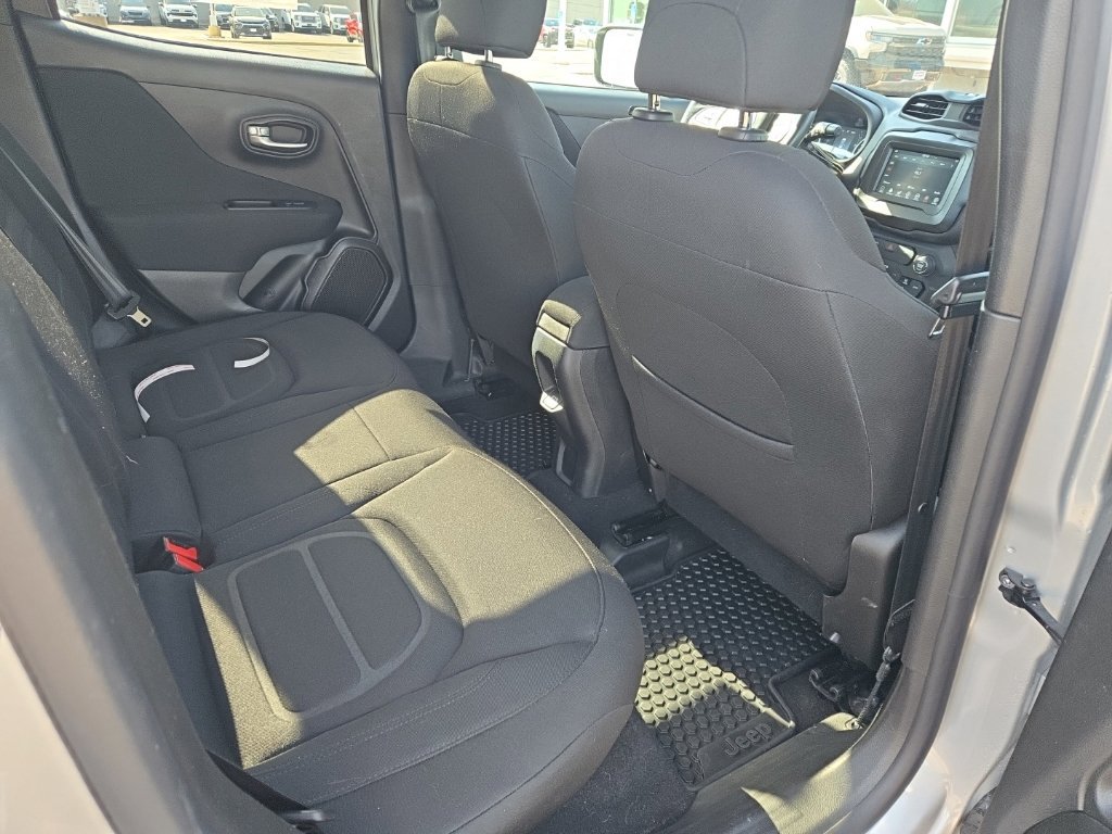 Used 2020 Jeep Renegade Latitude w/ Cold Weather Group AWD/4WD image 15