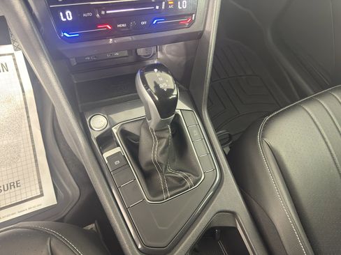 Used 2024 Volkswagen Tiguan SE FWD image 25