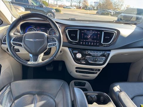 Used 2018 Chrysler Pacifica Touring-L Plus w/ Advanced Safetytec Group image 11